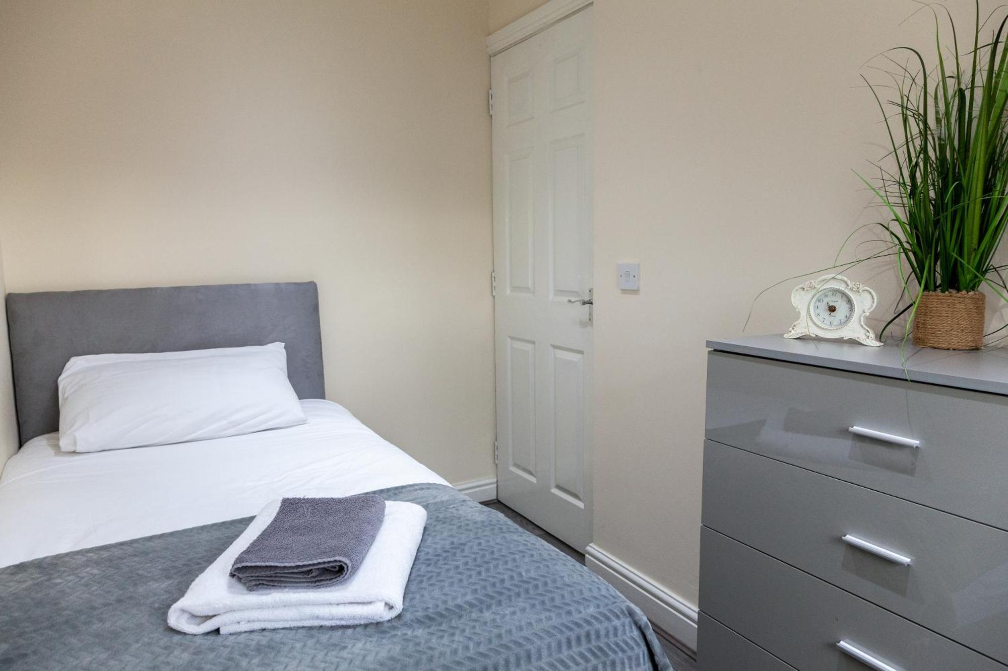 Pinfold Court Apartments Knowsley Exterior foto